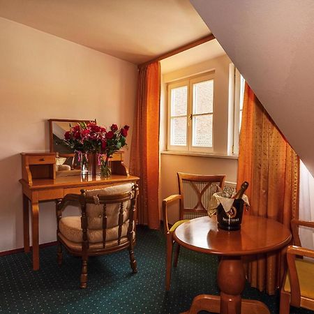 Zamecky Hotel Metternich Velka Hledsebe Exteriör bild