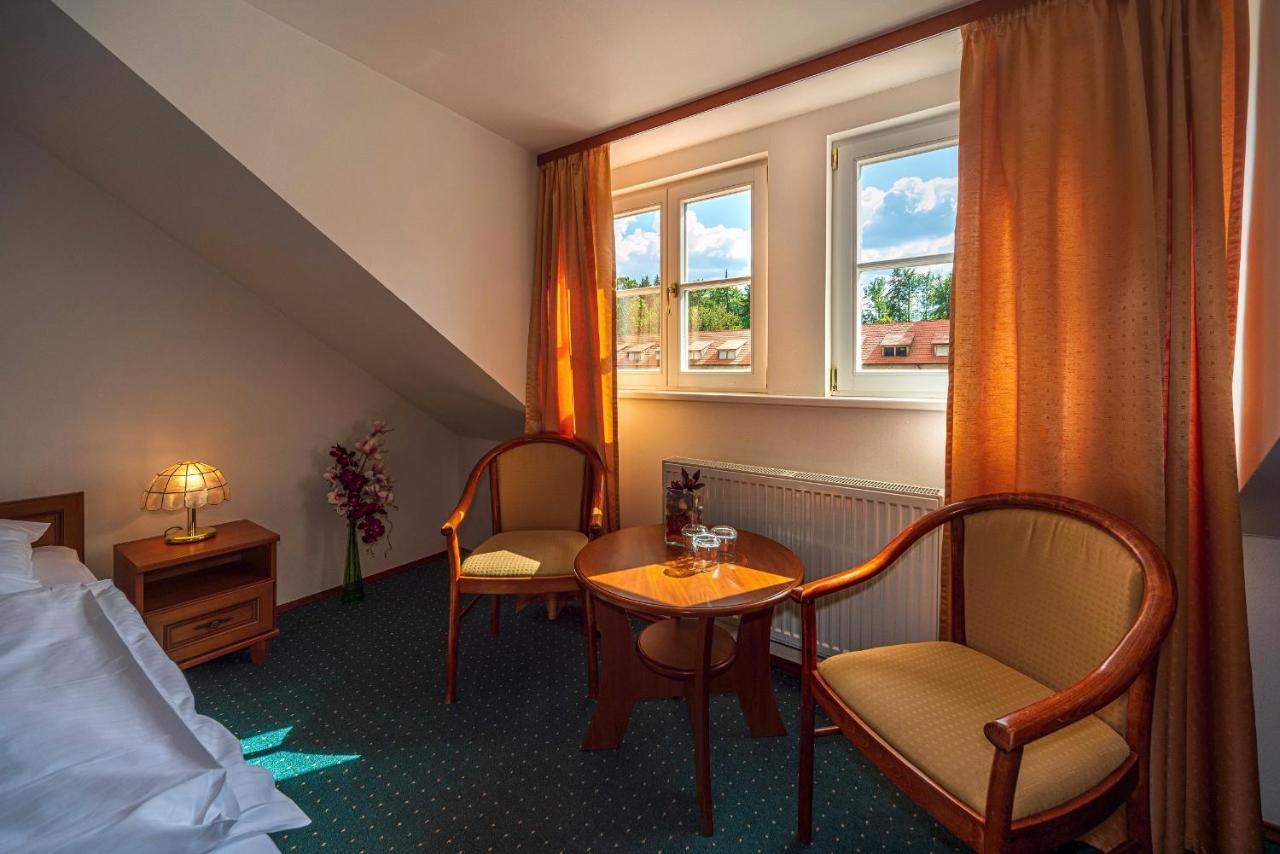 Zamecky Hotel Metternich Velka Hledsebe Exteriör bild