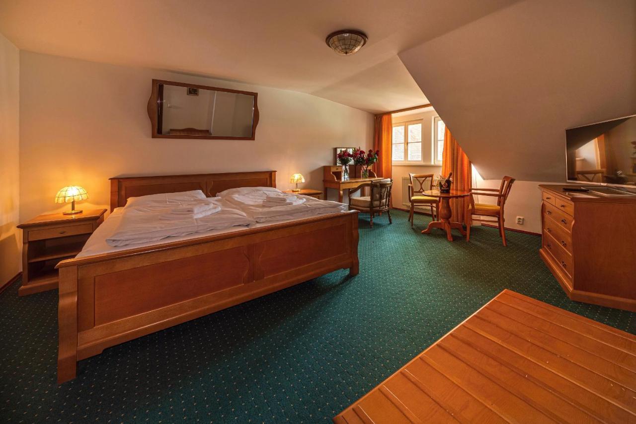 Zamecky Hotel Metternich Velka Hledsebe Exteriör bild