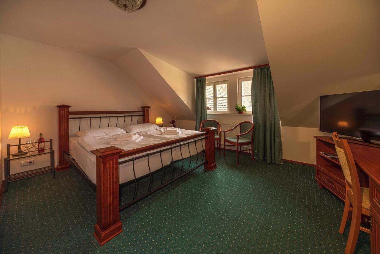 Zamecky Hotel Metternich Velka Hledsebe Exteriör bild